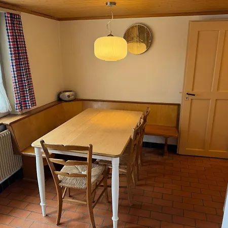 Quietly Situated With Marvelous Mountain Views Apartamento