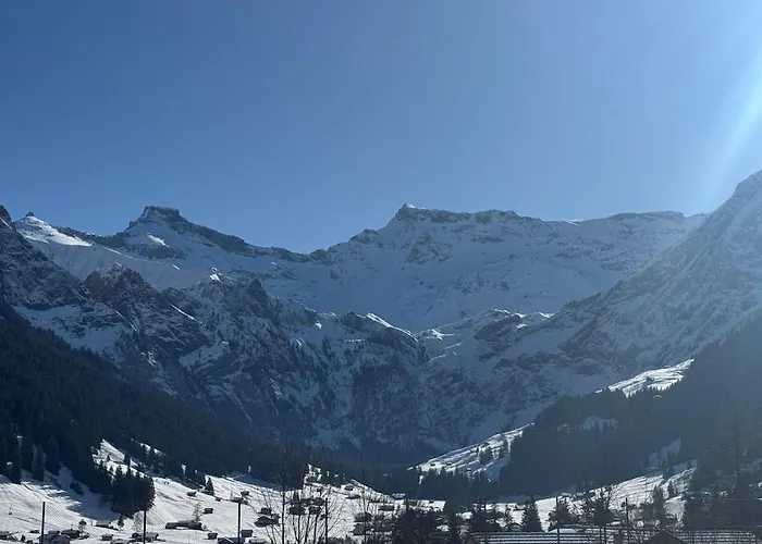 Quietly Situated With Marvelous Mountain Views 阿德尔博登