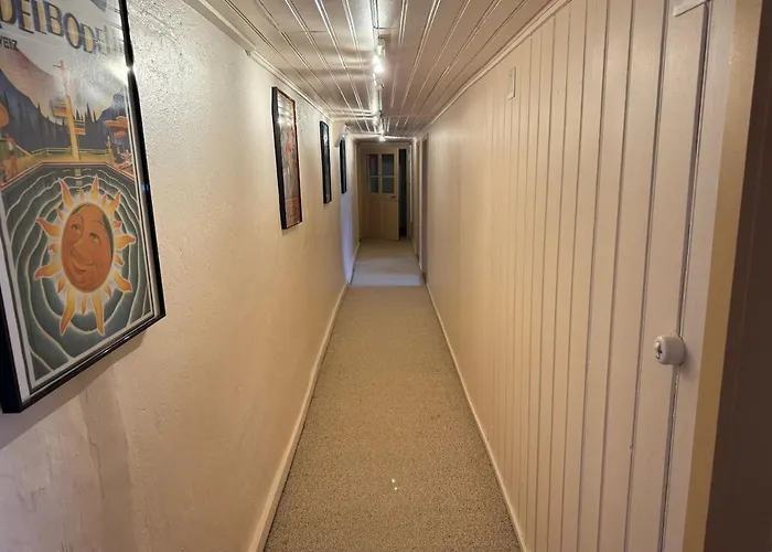 公寓 Quietly Situated With Marvelous Mountain Views