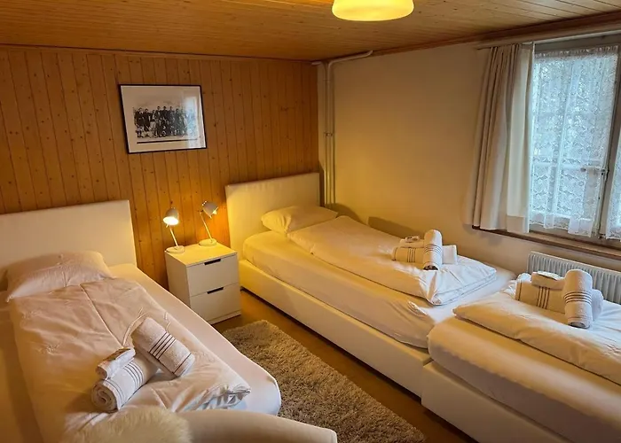 Quietly Situated With Marvelous Mountain Views شقة