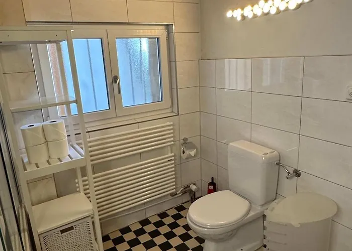 Quietly Situated With Marvelous Mountain Views شقة ادلبودن